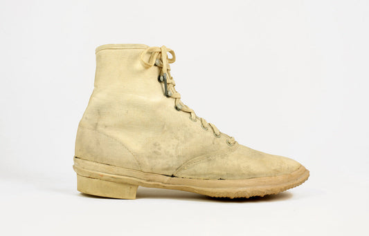 L’origine del nome “Sneakers”: una storia di passi silenziosi e cultura pop