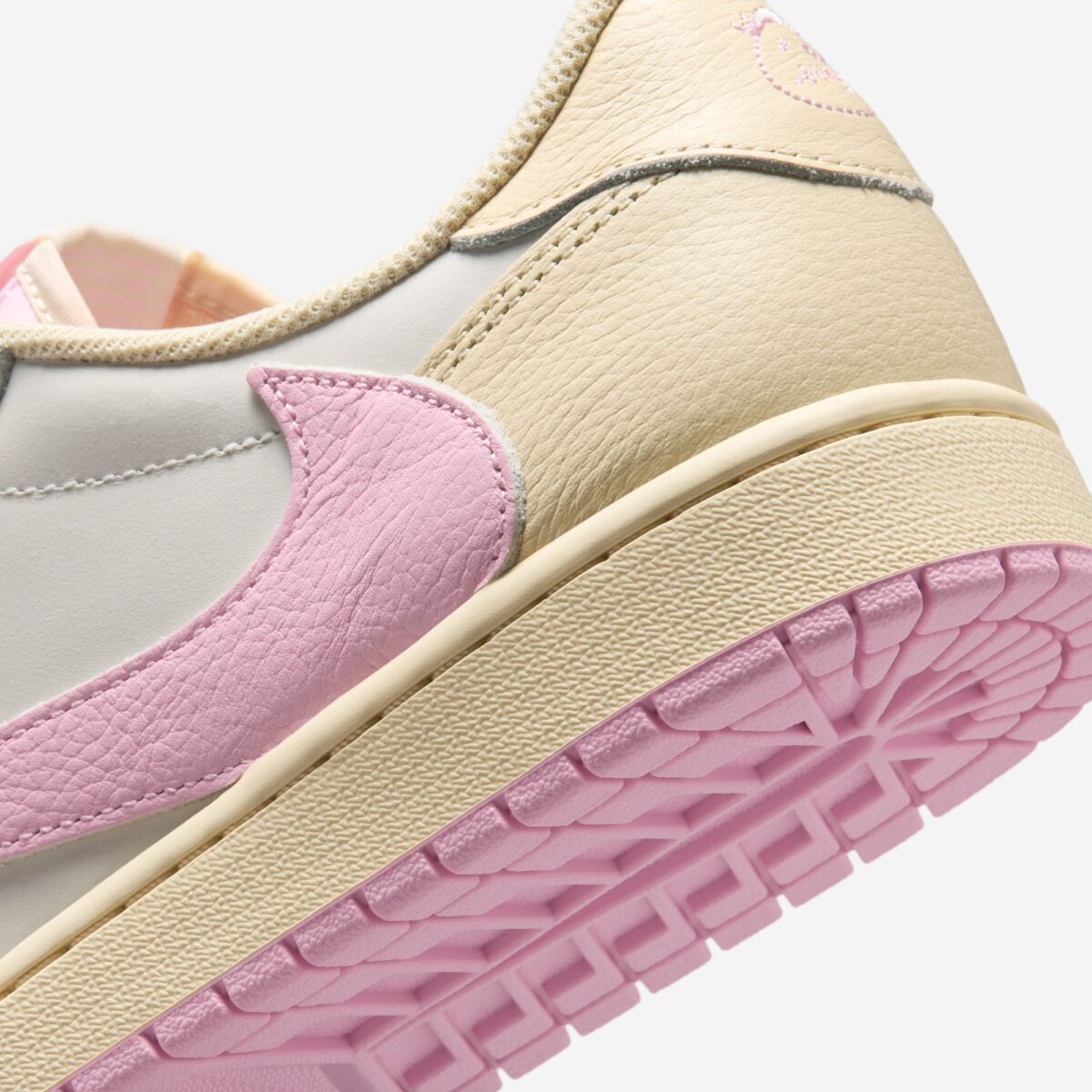 Jordan 1 Retro Low OG SP Travis Scott Shy Pink